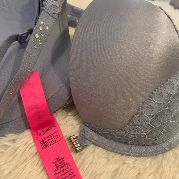 LaSenza Front Clasp Push-up Bra - Picture 3 of 3